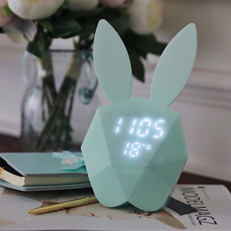 Cutty clock réveil multifonction vert sur table