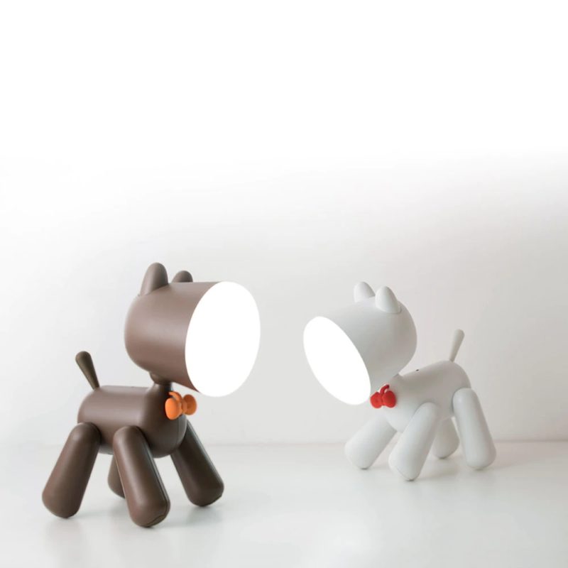 lampe chien blanc et marron