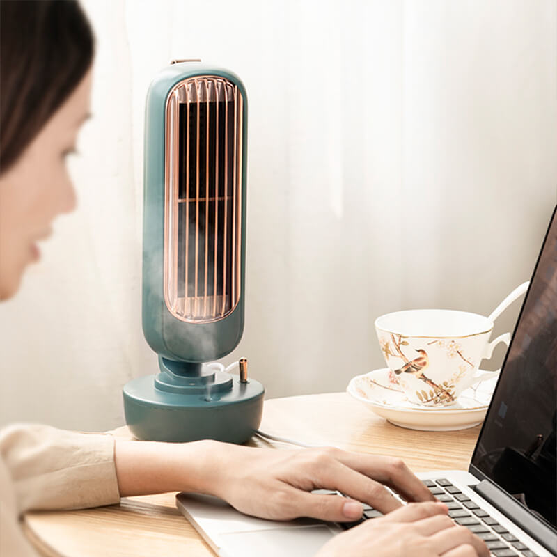 Ventilateur brumisateur vintage sur bureau