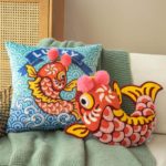 Coussin brodé poisson porte-bonheur