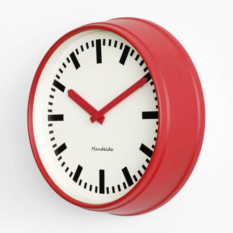 Horloge de gare rouge vintage