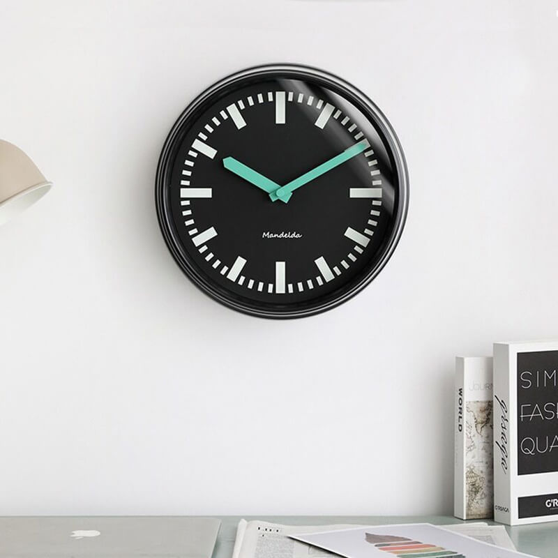 Horloge design moderne noir et vert d'eau