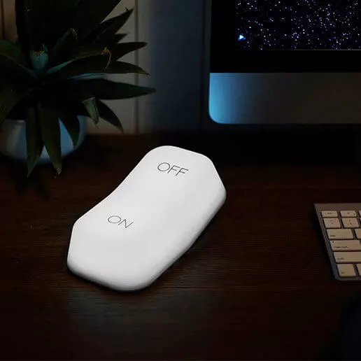 lampe on/off sur un bureau
