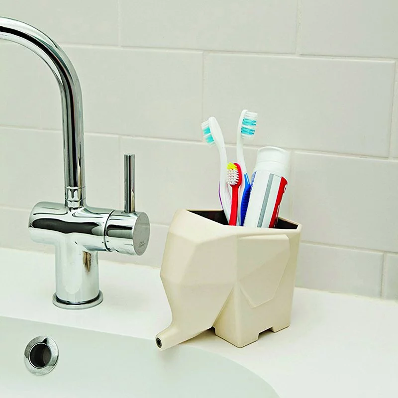 égoutoir éléphant blanc dans une salle de bain