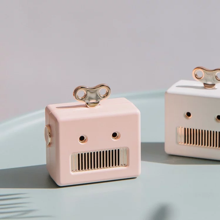 Enceinte robot, modèle rose et blanc