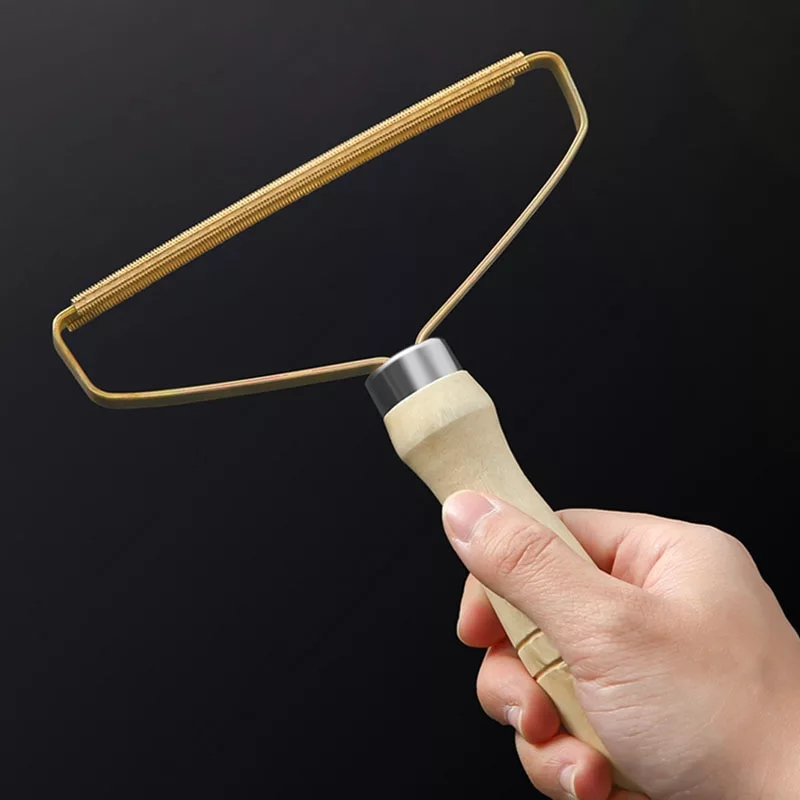 Rasoir anti-bouloche sur fond noir