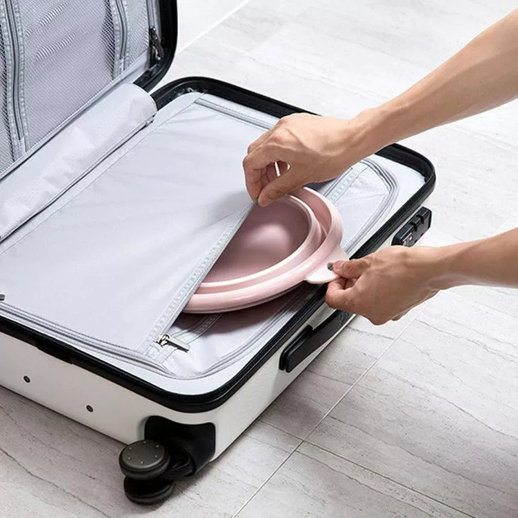 bassine pliable dans une valise