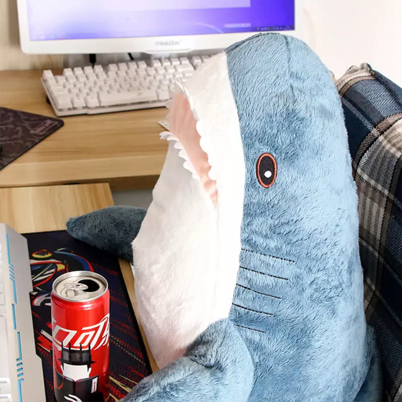 peluche requin drole