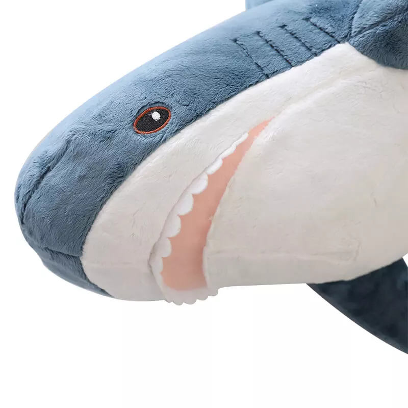détails de la peluche requin