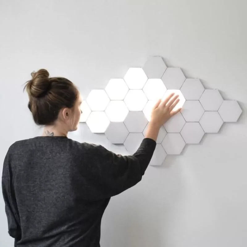 Utilisation de la lampe tactile hexagonale