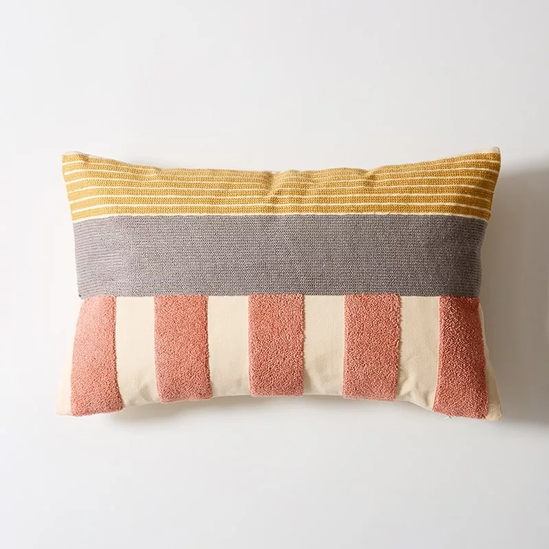 Housse de coussin géométrique brodée – Image 5
