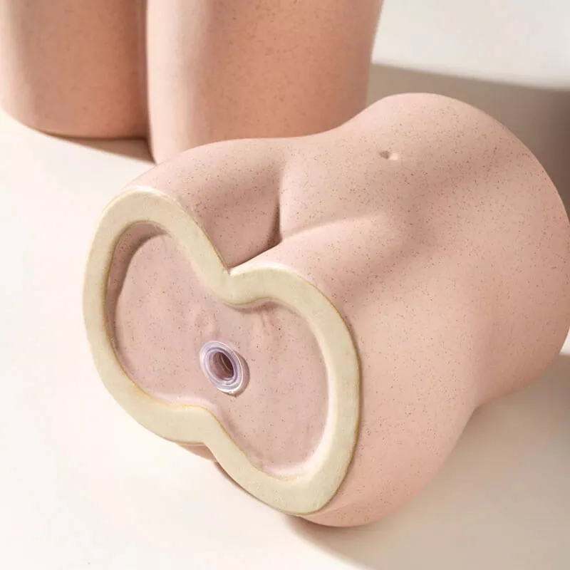 dessous du vase corps de femme