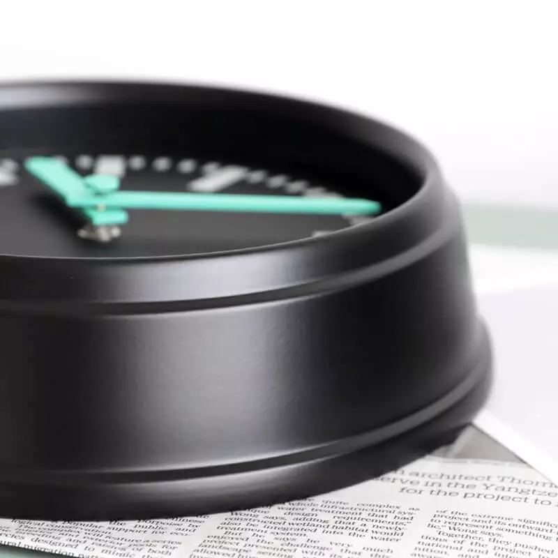 Horloge vintage design - vue de côté