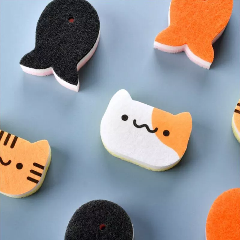 éponge originale en forme de chat et de poisson