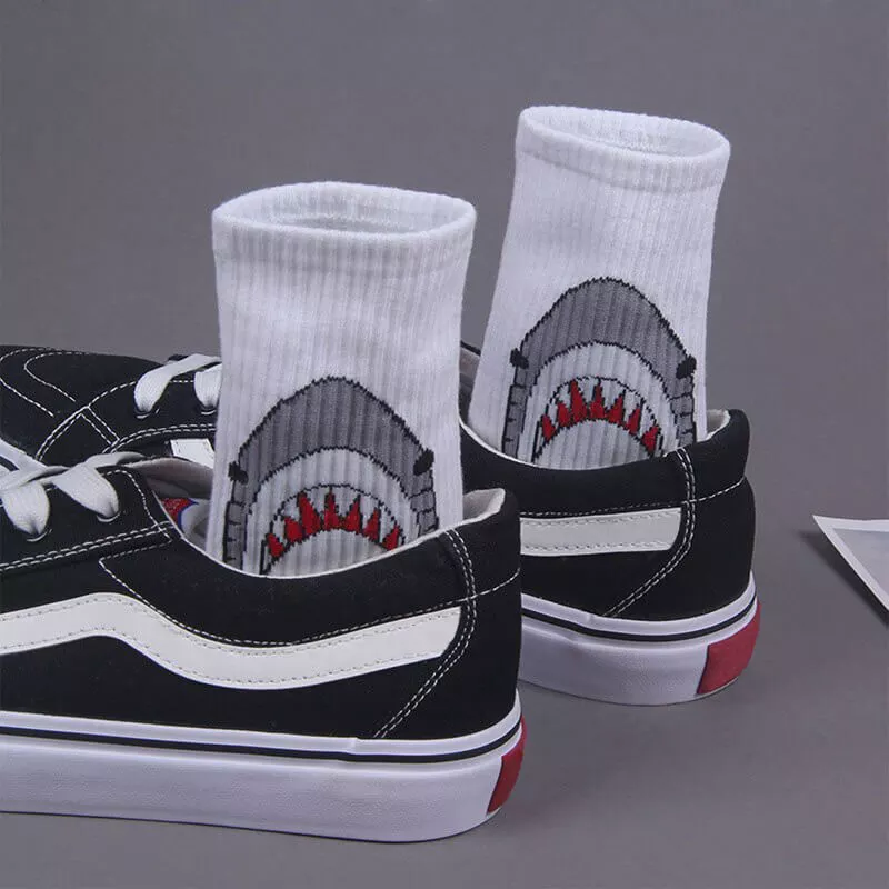 Chaussettes requin avec des Vans