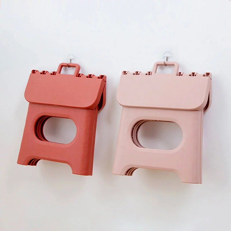 marche pied design pliant pour un rangement facile