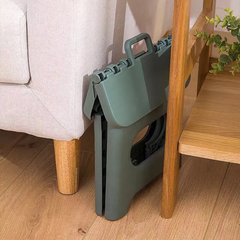 Petit tabouret en plastique pliable