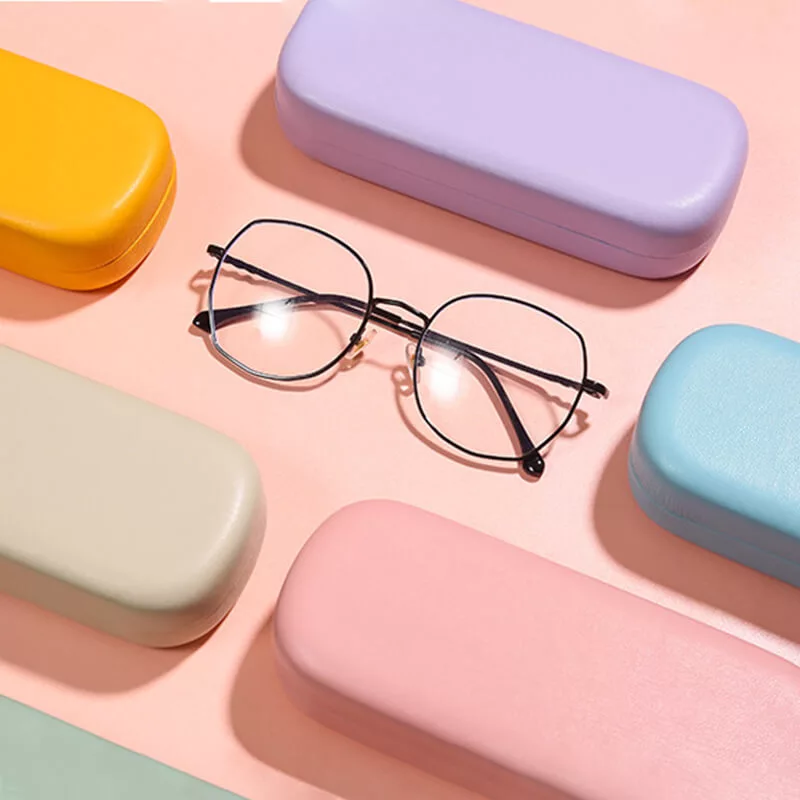 Étui à lunettes design aux couleurs pastels